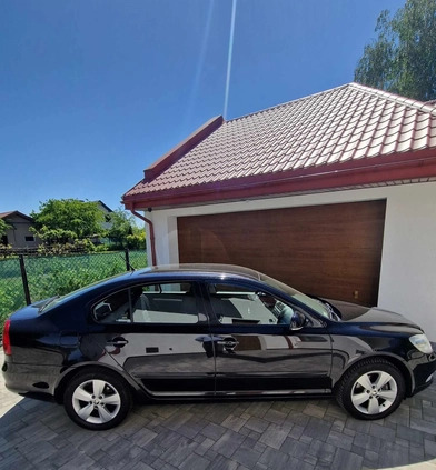 Skoda Octavia cena 28800 przebieg: 295708, rok produkcji 2011 z Wyszków małe 172